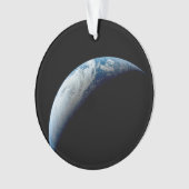 Crescent Earth genomen van de Apollo 4 missie. Ornament (voorkant)