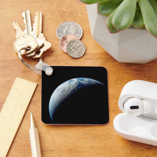 Crescent Earth genomen van de Apollo 4 missie. Sleutelhanger (Bureau)
