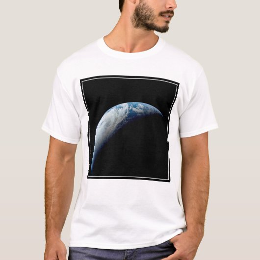 Crescent Earth genomen van de Apollo 4 missie. T-shirt (Voorkant)