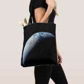 Crescent Earth genomen van de Apollo 4 missie. Tote Bag (Dichtbij)