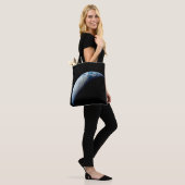 Crescent Earth genomen van de Apollo 4 missie. Tote Bag (Op model)