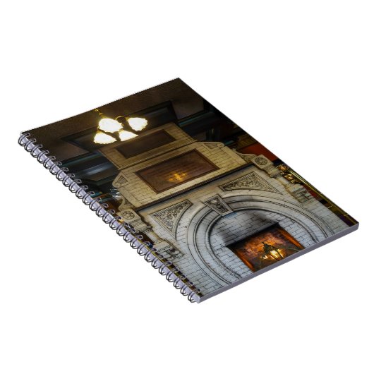 Crescent Hotel Fireplace Notitieboek (Rechterzijde)