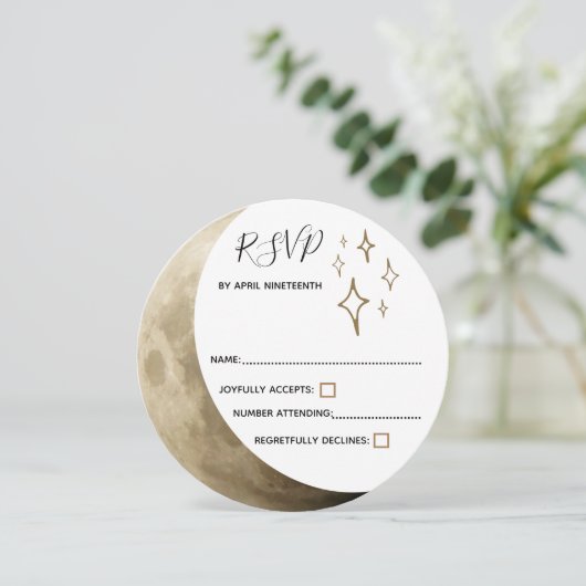 Crescent Moon & Gold Stars Wedding RSVP Kaart (Staand voorkant)