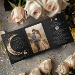Crescent Moon Sun Halo hemelse bruiloft foto Drieluik Uitnodiging<br><div class="desc">Deze romantische drievoudige huwelijksuitnodiging combineert persoonlijke foto's met een uniek kosmisch en mystiek thema ("Onder de sterren", "Naar de maan en terug" of "Geschreven in de sterren") en biedt een naadloze integratie van uw huwelijksuitnodiging, details en RSVP in één elegant pakket. Je hebt ook een optie om het te personaliseren...</div>