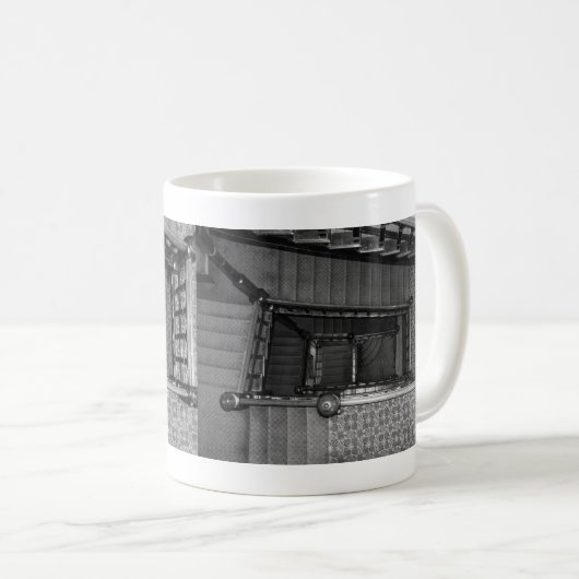 Crescent Stairwell Grayscale Coffee Mok (Voorkant rechts)