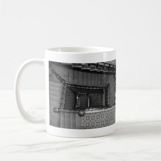 Crescent Stairwell Grayscale Coffee Mok (Links)