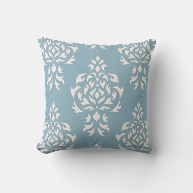 Crest Damask Pattern – Crème op Blauw Kussen (Voorkant)