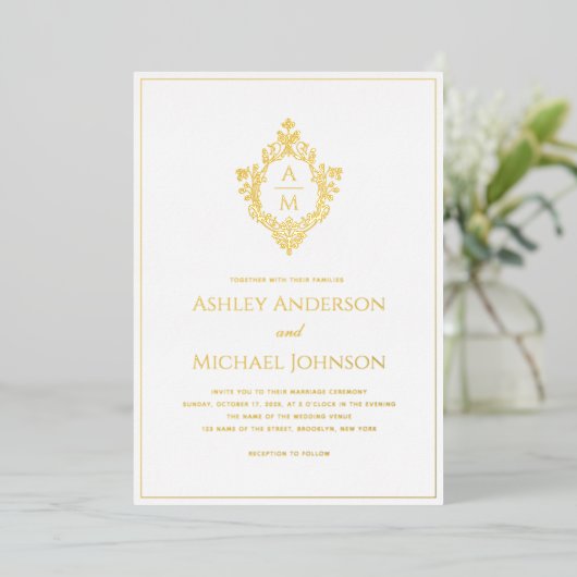 Crest Monogram 2 Initials Elegant Wedding Gold Folie Uitnodiging (Staand Voorkant)