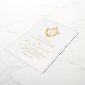 Crest Monogram 2 Initials Elegant Wedding Gold Folie Uitnodiging (Gedraaid)