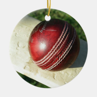 cricket-ball-and-bat.jpg keramisch ornament