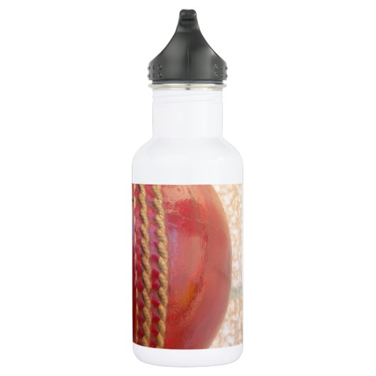 Cricket Ball.jpg Waterfles (Rechts)