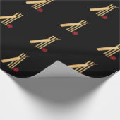 Cricket - Wicket, Bat en Ball, zwarte achtergrond Cadeaupapier (Hoek)