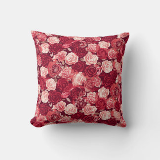 Crimson & Blush Seamless Rose Pattern Kussen