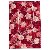 Crimson & Blush Seamless Rose Pattern Medium Cadeauzakje (Achterkant)