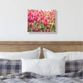 Crimson Clover Field Wildflower Canvas Afdruk (Insitu (Slaapkamer))