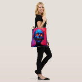 Crimson Eyes: De verschrikkingen van de geest Tote Bag (Op model)