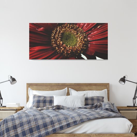 Crimson Gerbera Macro Canvas Afdruk (Insitu (Slaapkamer))