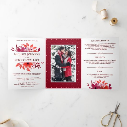 Crimson Rode Waterverf Bloemen Trouwfoto Drieluik Uitnodiging (Binnen)