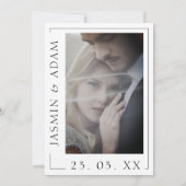 Crimson rood wit minimale foto bruiloft save the date (Achterkant)