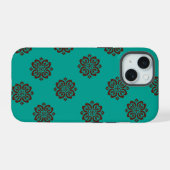 Crimson Scrolls - Bold Elegance iPhone 15 Case (Achterkant horizontaal)