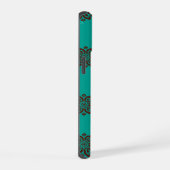 Crimson Scrolls - Bold Elegance iPhone 15 Case (Rechterkant)