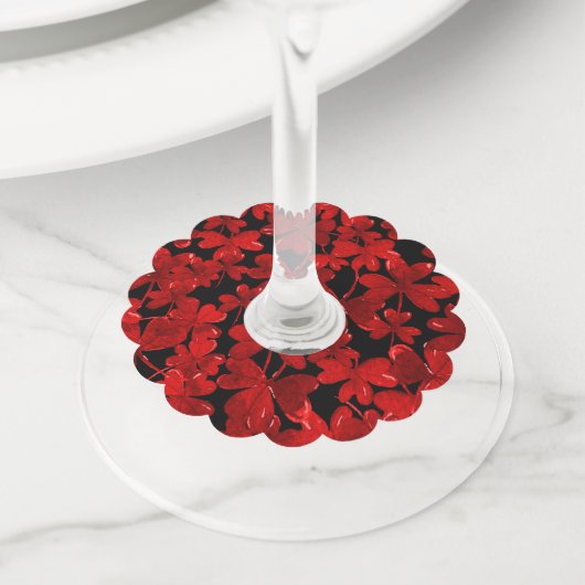 Crimson Shamrocks Wine Glass Label (Dichtbij)