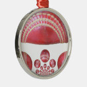 Crimson Spin - Een prachtige rode cricketbal Arti Metalen Ornament (Rechts)