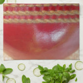 Crimson Stitch Focus: Close-up van het hart van Cr Theedoek (Gevouwen)