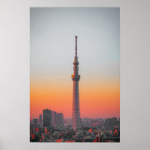 Crimson Tower: Tokyo Skytree at Dusk Poster (Voorkant)