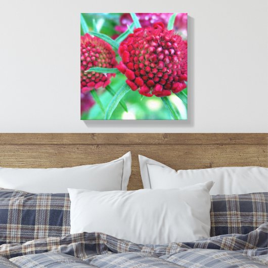 Crimson Wild Flower Canvas Afdruk (Insitu (Slaapkamer))