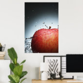 Crisp Vitality: Rode Appel Watersplash Kunst Poster (Thuiskantoor)