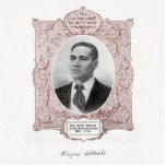 Crispus Attucks: Martelaar van de Amerikaanse Revo Fotobeeldje Ornament<br><div class="desc">Crispus Attucks, een moedige figuur van gemengde Afrikaanse en Indiaanse afkomst, wordt vaak geprezen als de eerste martelaar van de Amerikaanse Revolutie. Geboren rond 1723 in Framingham, Massachusetts, Attucks geconfronteerd met de harde realiteit van de slavernij vroeg in zijn leven. Hij slaagde er echter in te ontsnappen en vond werk...</div>