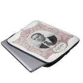 Crispus Attucks: Martelaar van de Amerikaanse Revo Laptop Sleeve (Voorkant onderkant)