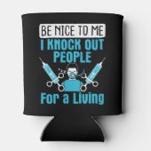 CRNA verpleegkundige anesthesist slaat mensen uit Blikjeskoeler (Achterkant)