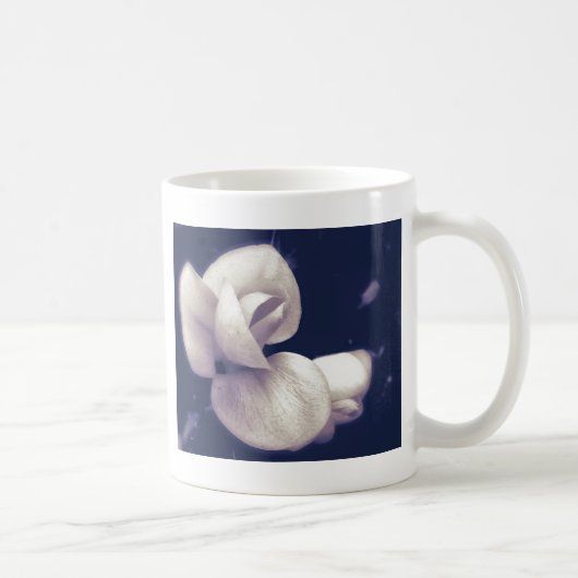 Crocus Flower Blossom in zwart-wit Koffiemok (Rechts)