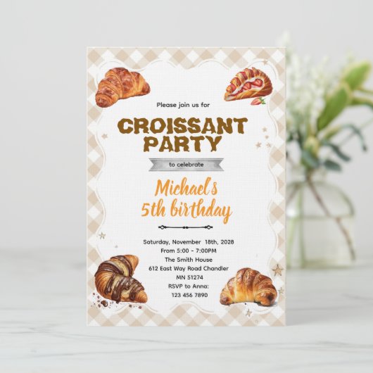 Croissant Birthday Invitation Kaart (Staand voorkant)