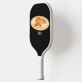 Croissant cartoon illustratie pickleball paddle (Links)