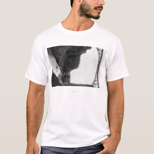 Crooked River Bridge in Central Oregon Photograp T-shirt (Voorkant)