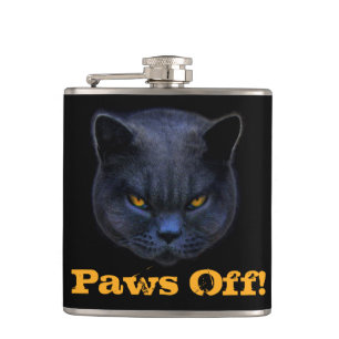 Cross Cat zegt dat Paws uit is. Heupfles