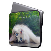 Cross-Eyed Cat Laptop Sleeve (Voorkant Links)
