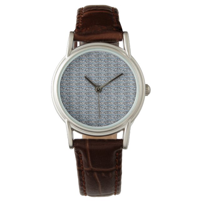 Cross Filigree Design Blue Pattern Horloge (Voorkant)