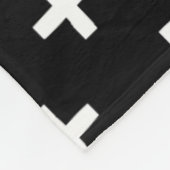 Crosses Pattern - Black Fleece Deken (Hoek)
