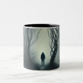 Crossroads in the Fog - Gloomy Forest Art Print Tweekleurige Koffiemok (Center)