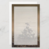 Crow die op een stapel stralen zit briefpapier (Voorkant / Achterkant)