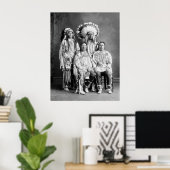 Crow Indian Group Portrait, begin jaren '00 Poster (Thuiskantoor)