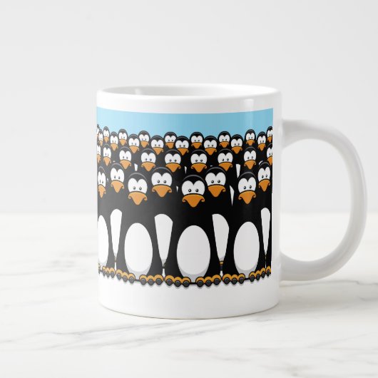 Crowd of Funny Cartoon Penguins op sneeuw Grote Koffiekop (Rechts)