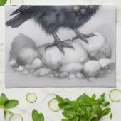 Crows Rock! Niedliche Krähe Rabe auf Steinen Theedoek (Gevouwen)