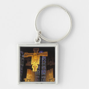 Crucifix boven het hoge altaar in de Santa Sleutelhanger