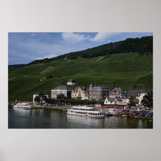 Cruise-boot op de rivier Mosel, Bernkastel Kues, G Poster (Voorkant)