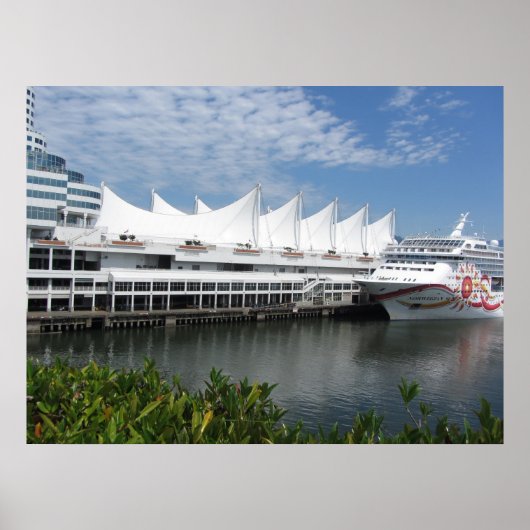 Cruise Ship in Vancouver, B.C. Canada Poster (Voorkant)